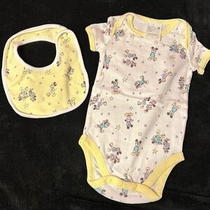 Vtg 70s Disney Baby Bodysuit Unusex w Matching Bib